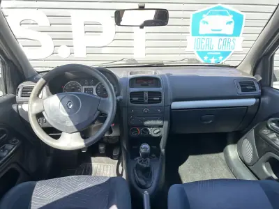 Renault Clio 2002 - 2750 EUR, 240000 km - AUTO.MOTO.pt - 240000km - foto 18 de 25