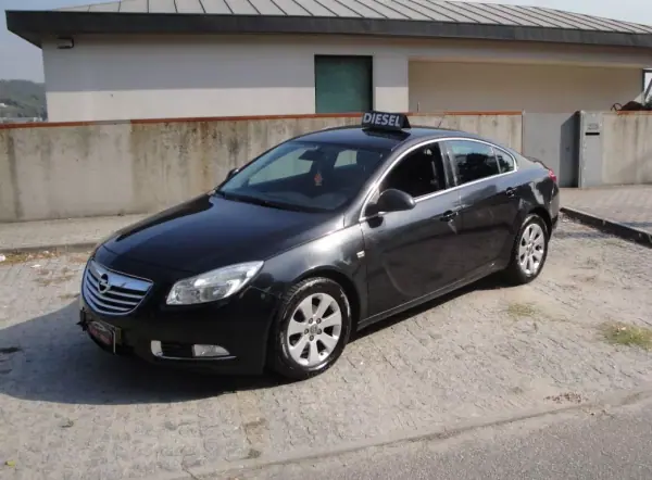 Opel Insignia 2012 - 9500 EUR, 210000 km - AUTO.MOTO.pt - 210000km - foto 3 de 9