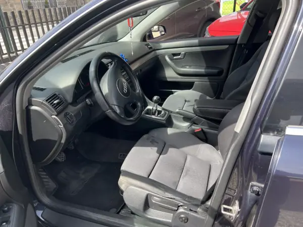 Audi A4 Avant 2002 - 3999 EUR, 323000 km - AUTO.MOTO.pt - 323000km - foto 6 de 12