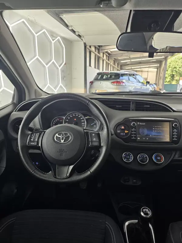 Toyota Yaris 2019 - 13650 EUR, 135421 km - AUTO.MOTO.pt - 135421km - foto 29 de 37
