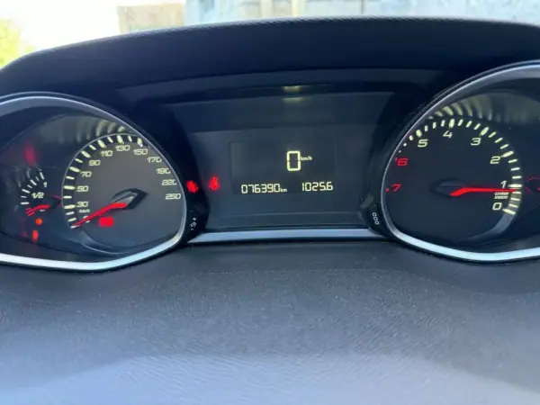 Peugeot 308 SW 2019 - 13000 EUR, 76390 km - AUTO.MOTO.pt - 76390km - foto 9 de 22