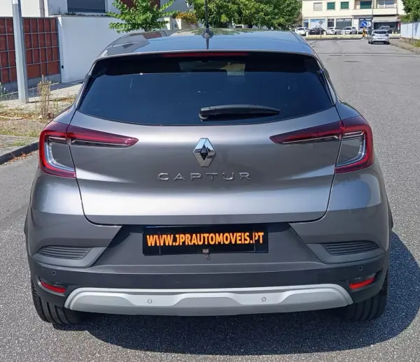 Renault Captur 2023 - 15490 EUR, 89400 km - 89400km - foto 8 de 18