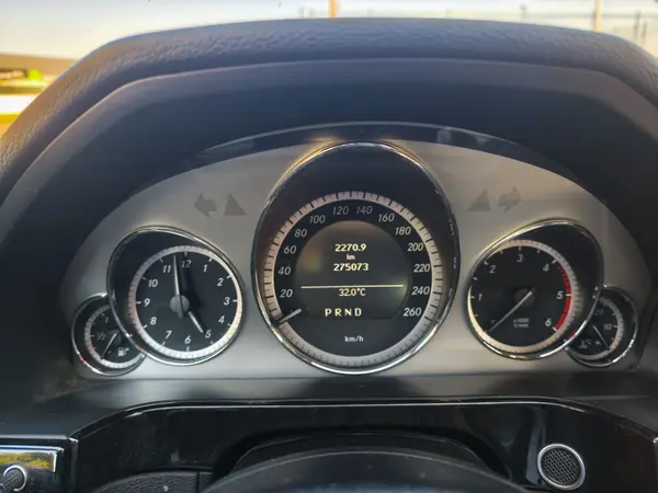 Mercedes-Benz E 250 2010 - 13750 EUR, 275000 km - AUTO.MOTO.pt - 275000km - foto 2 de 17