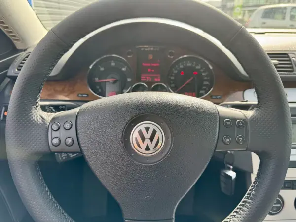Volkswagen Passat Variant 2007 - 6950 EUR, 240000 km - AUTO.MOTO.pt - 240000km - foto 13 de 24