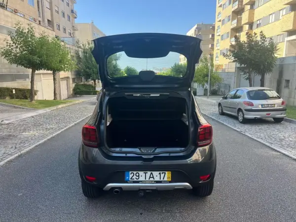 Dacia Sandero 2017 - 8950 EUR, 158000 km - AUTO.MOTO.pt - 158000km - foto 8 de 15