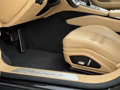Porsche Panamera Sport Turismo 2018 - 64999 EUR, 128000 km - AUTO.MOTO.pt - 128000km - foto 24 de 27