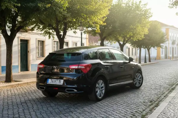 Citroën DS5 2013 - 12950 EUR, 216000 km - AUTO.MOTO.pt - 216000km - foto 5 de 26
