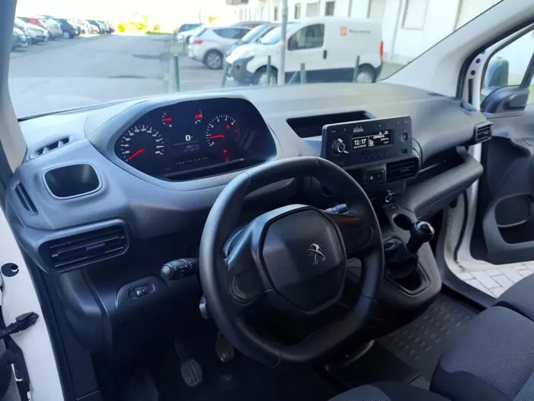 Peugeot Partner 1.6 HDI , 3 Lug. , Iva Dedutivel 2019 - 12480 EUR, 131000 km - AUTO.MOTO.pt - 131000km - foto 19 de 29