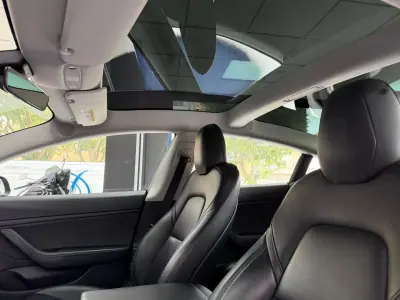 Tesla Model 3 2019 - 28500 EUR, 74000 km - AUTO.MOTO.pt - 74000km - foto 20 de 26