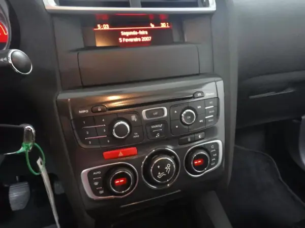 Citroën C4 2011 - 6750 EUR, 200000 km - AUTO.MOTO.pt - 200000km - foto 20 de 21