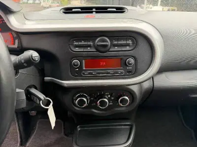 Renault Twingo 2019 - 8900 EUR, 33432 km - AUTO.MOTO.pt - 33432km - foto 3 de 13