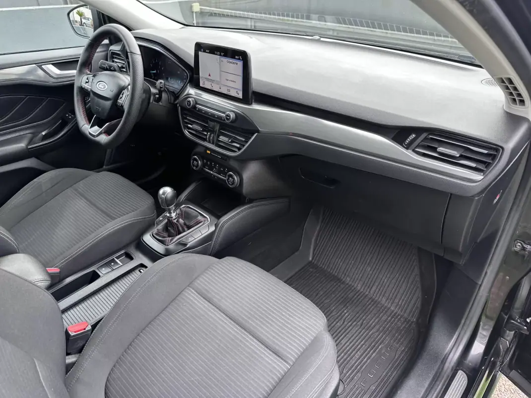Ford Focus 2018 - 10900 EUR, 100000 km - AUTO.MOTO.pt - 100000km - foto 47 de 56