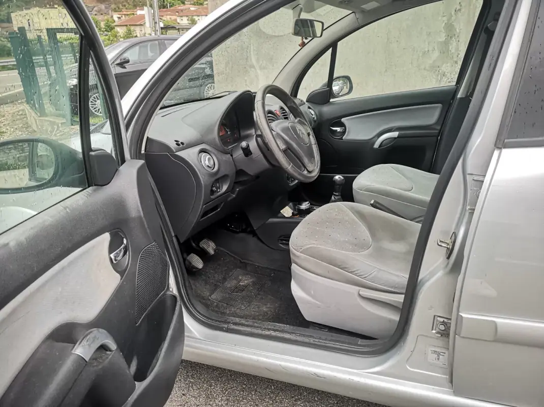 Citroën C3 2004 - 3250 EUR, 145000 km - AUTO.MOTO.pt - 145000km - foto 6 de 16