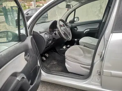 Citroën C3 2004 - 3250 EUR, 145000 km - AUTO.MOTO.pt - 145000km - foto 6 de 16