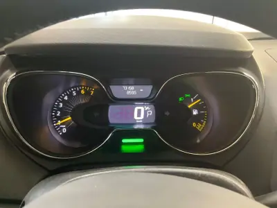 Renault Captur 2015 - 11995 EUR, 73170 km - AUTO.MOTO.pt - 73170km - foto 8 de 8