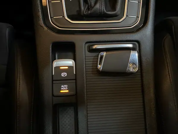 Volkswagen Passat Variant 2015 - 18950 EUR, 306000 km - AUTO.MOTO.pt - 306000km - foto 14 de 20