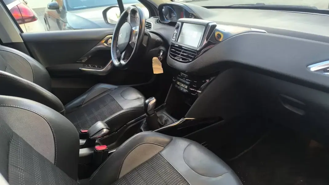 Peugeot 2008 2017 - 11500 EUR, 164000 km - AUTO.MOTO.pt - 164000km - foto 12 de 15