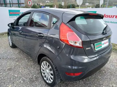 Ford Fiesta 2013 - 8150 EUR, 106782 km - AUTO.MOTO.pt - 106782km - foto 11 de 26