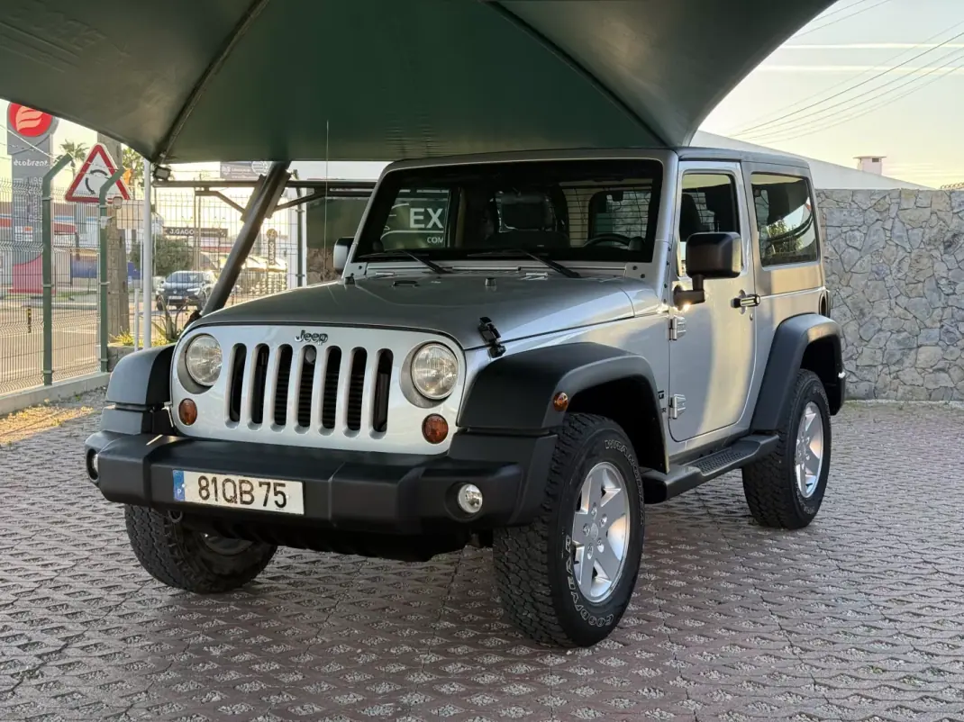 Jeep Avenger 2015 - 38600 EUR, 32000 km - AUTO.MOTO.pt - 32000km - foto 1 de 15