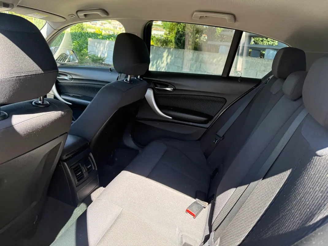 BMW 118 2013 - 10500 EUR, 192500 km - AUTO.MOTO.pt - 192500km - foto 10 de 10