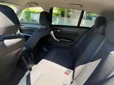 BMW 118 2013 - 10500 EUR, 192500 km - AUTO.MOTO.pt - 192500km - foto 10 de 10