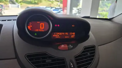 Renault Twingo 2009 - 4900 EUR, 139709 km - AUTO.MOTO.pt - 139709km - foto 37 de 52