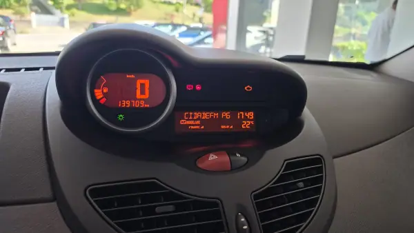 Renault Twingo 2009 - 4900 EUR, 139709 km - AUTO.MOTO.pt - 139709km - foto 37 de 52