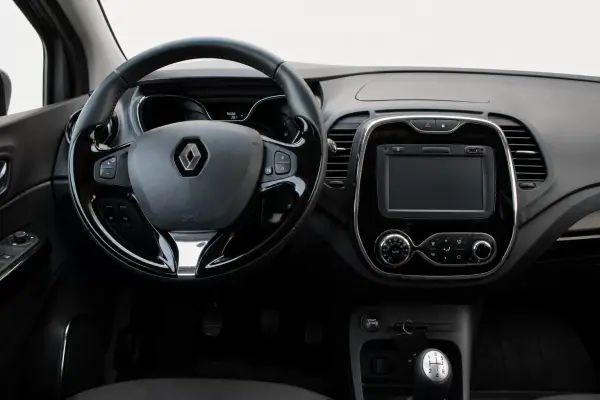 Renault Captur 2015 - 11850 EUR, 76500 km - AUTO.MOTO.pt - 76500km - foto 13 de 24