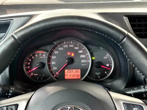 Toyota Yaris 2012 - 8250 EUR, 210746 km - AUTO.MOTO.pt - 210746km - foto 19 de 22