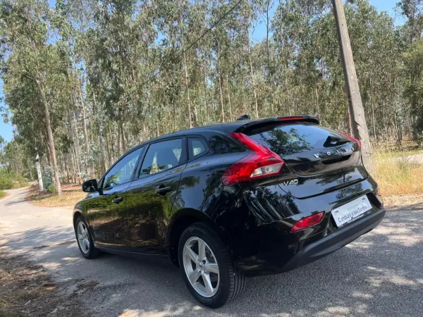 Volvo V40 2017 - 15900 EUR, 120000 km - AUTO.MOTO.pt - 120000km - foto 21 de 39