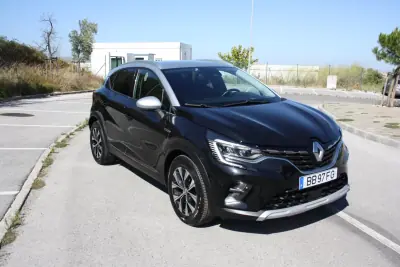 Renault 2023 — photo 2 of 18
