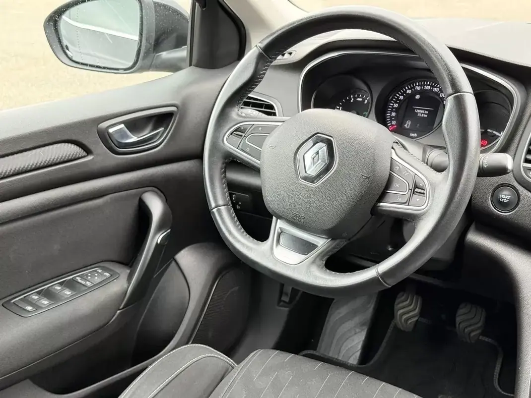 Renault Mégane Sport Tourer 2019 - 12900 EUR, 128050 km - AUTO.MOTO.pt - 128050km - foto 4 de 18