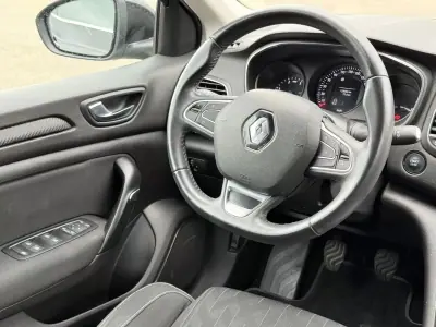 Renault Mégane Sport Tourer 2019 - 12900 EUR, 128050 km - AUTO.MOTO.pt - 128050km - foto 4 de 18