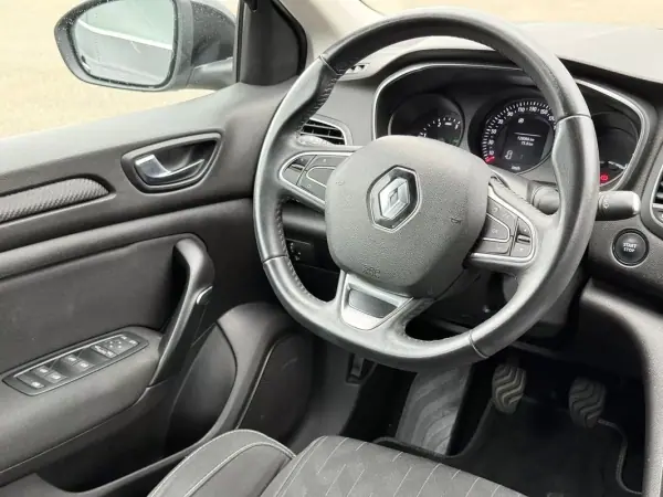 Renault Mégane Sport Tourer 2019 - 12900 EUR, 128050 km - AUTO.MOTO.pt - 128050km - foto 4 de 18