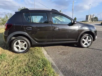 Dacia Sandero 2016 - 10499 EUR, 31976 km - AUTO.MOTO.pt - 31976km - foto 9 de 26