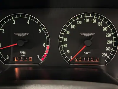 Aston Martin DB7 Vantage Coupé 1997 - 57500 EUR, 41000 km - AUTO.MOTO.pt - 41000km - foto 24 de 60