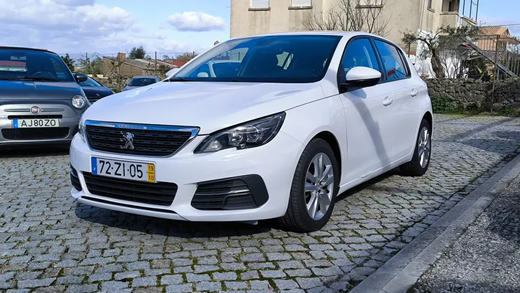 Peugeot 308 2019 - 11950 EUR, 92533 km - AUTO.MOTO.pt - 92533km - foto 1 de 8