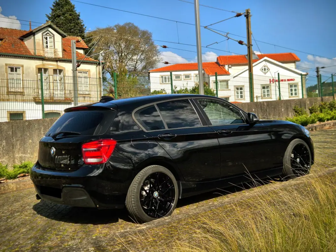 BMW 116 2013 - 11000 EUR, 260000 km - AUTO.MOTO.pt - 260000km - foto 21 de 25