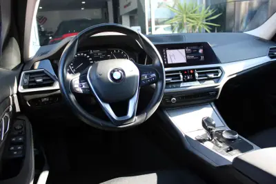 BMW 330e 2021 - 26400 EUR, 93627 km - AUTO.MOTO.pt - 93627km - foto 14 de 16