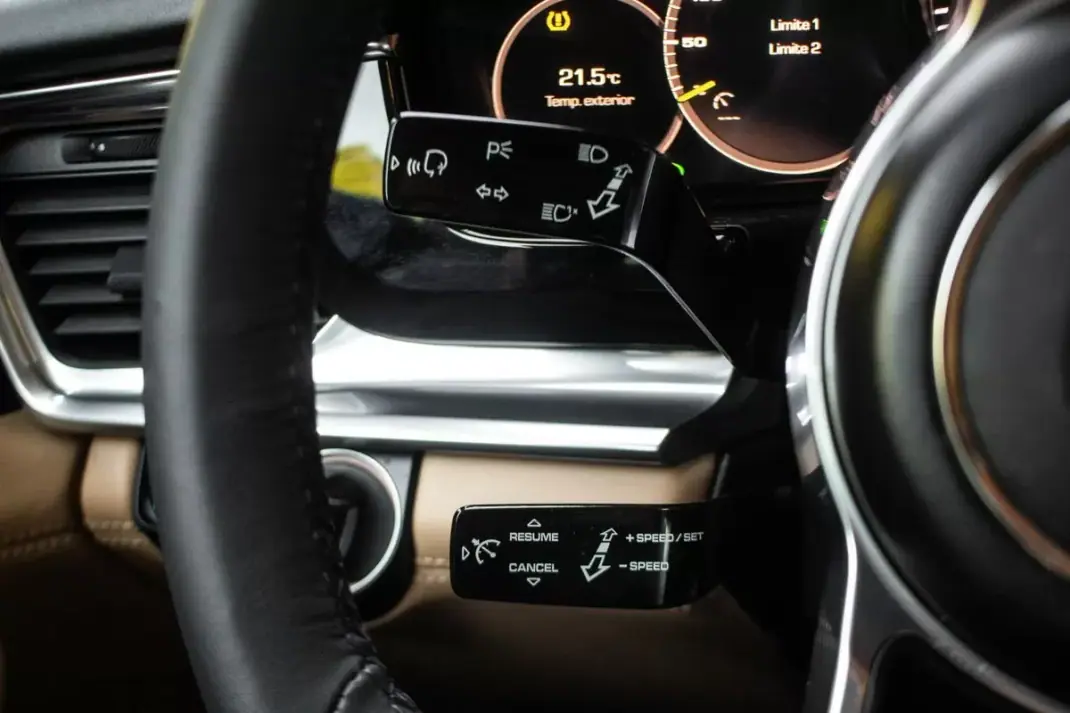 Porsche Panamera 2020 - 79990 EUR, 128249 km - 128249km - foto 16 de 48