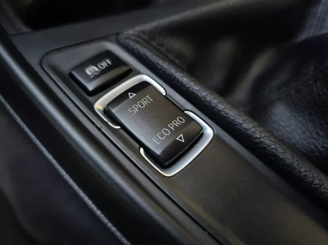 BMW 116 2014 - 10990 EUR, 204000 km - AUTO.MOTO.pt - 204000km - foto 24 de 29