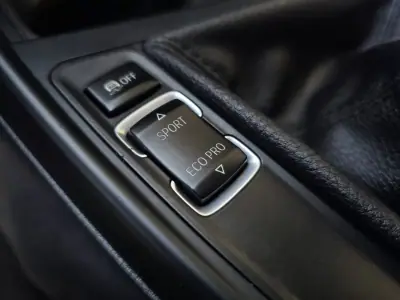 BMW 116 2014 - 10990 EUR, 204000 km - AUTO.MOTO.pt - 204000km - foto 24 de 29