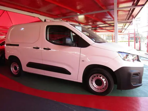 Peugeot Partner 2021 — foto 2 de 14