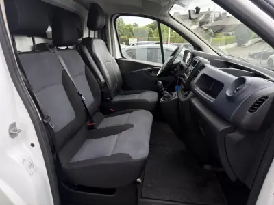 Opel 2018 - 13990 EUR, 110800 km - AUTO.MOTO.pt - 110800km - foto 10 de 17