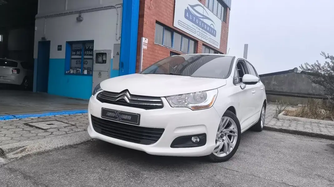 Citroën C4 2012 - 8900 EUR, 180000 km - AUTO.MOTO.pt - 180000km - foto 17 de 24