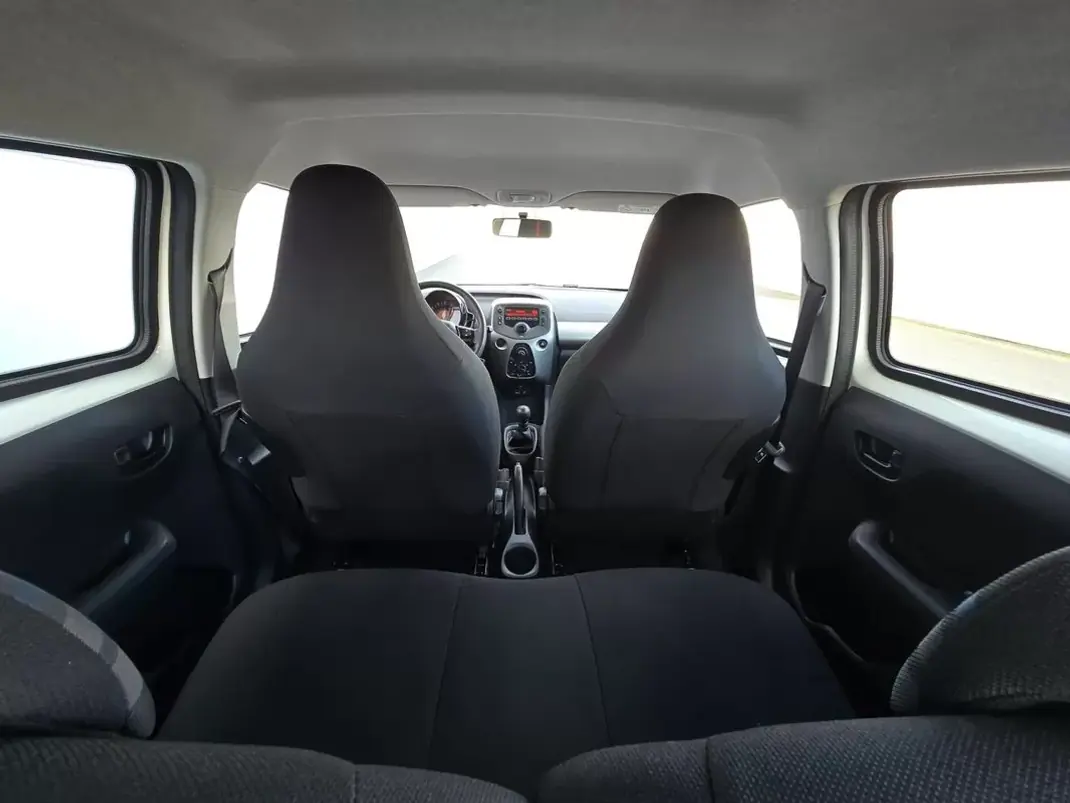 Peugeot 108 2014 - 6750 EUR, 58030 km - AUTO.MOTO.pt - 58030km - foto 24 de 28