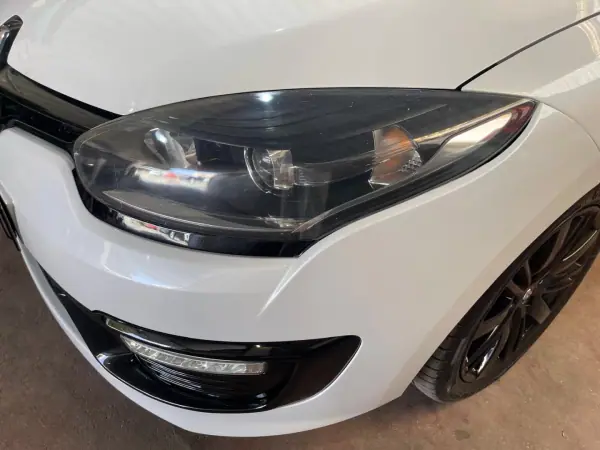 Renault Mégane Coupe 2014 - 9750 EUR, 182000 km - AUTO.MOTO.pt - 182000km - foto 23 de 44