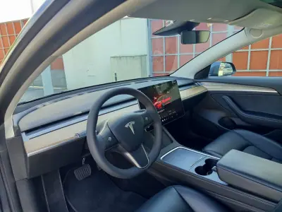 Tesla Model 3 2022 - 26990 EUR, 99900 km - AUTO.MOTO.pt - 99900km - foto 12 de 16
