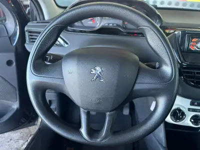 Peugeot 208 2014 - 9900 EUR, 73804 km - 73804km - foto 15 de 29