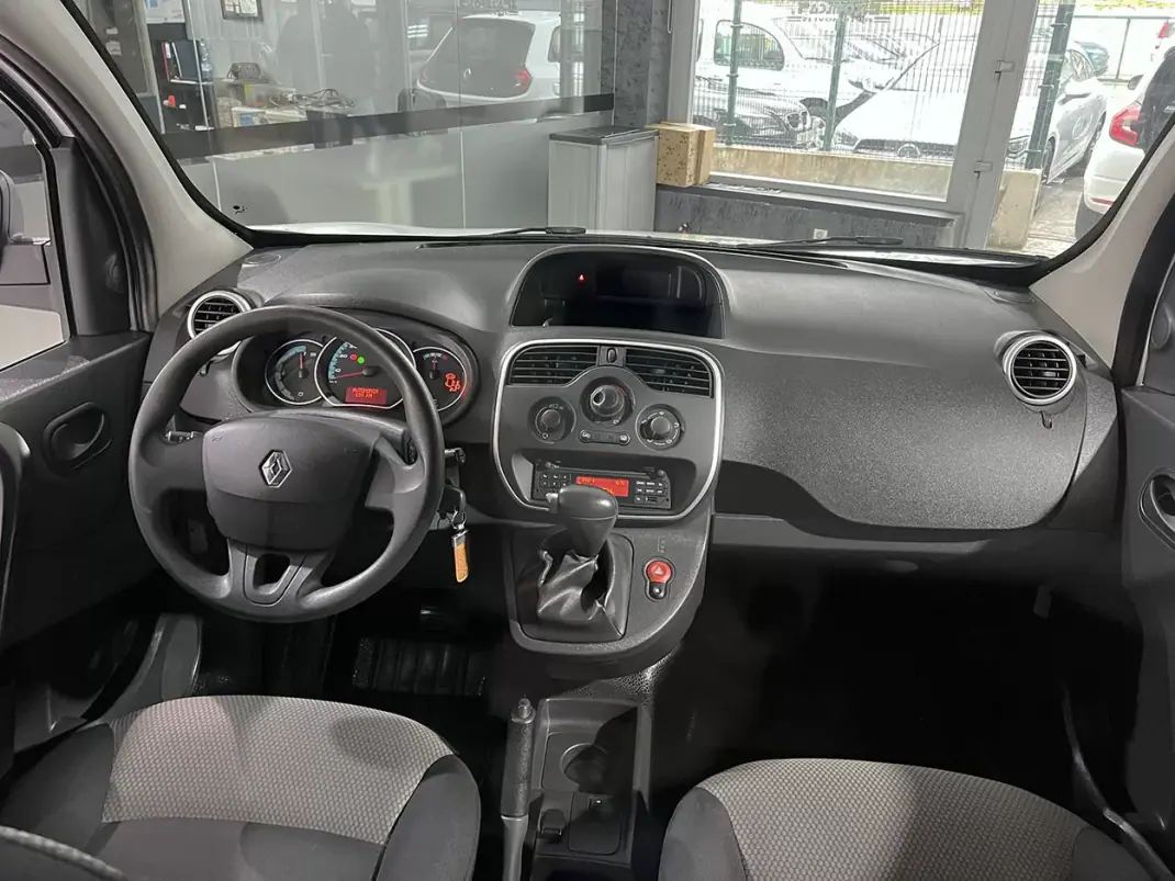 Renault 2021 - 11600 EUR, 110358 km - AUTO.MOTO.pt - 110358km - foto 10 de 20